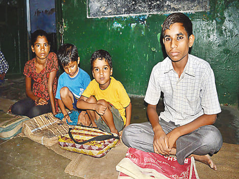 1 teacher, 105 children studying how