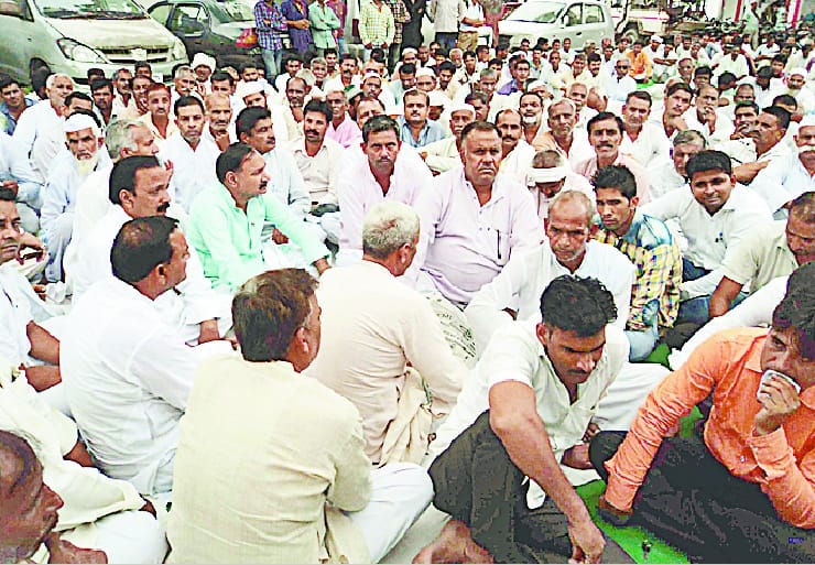 bjp workers dharna on kotwali