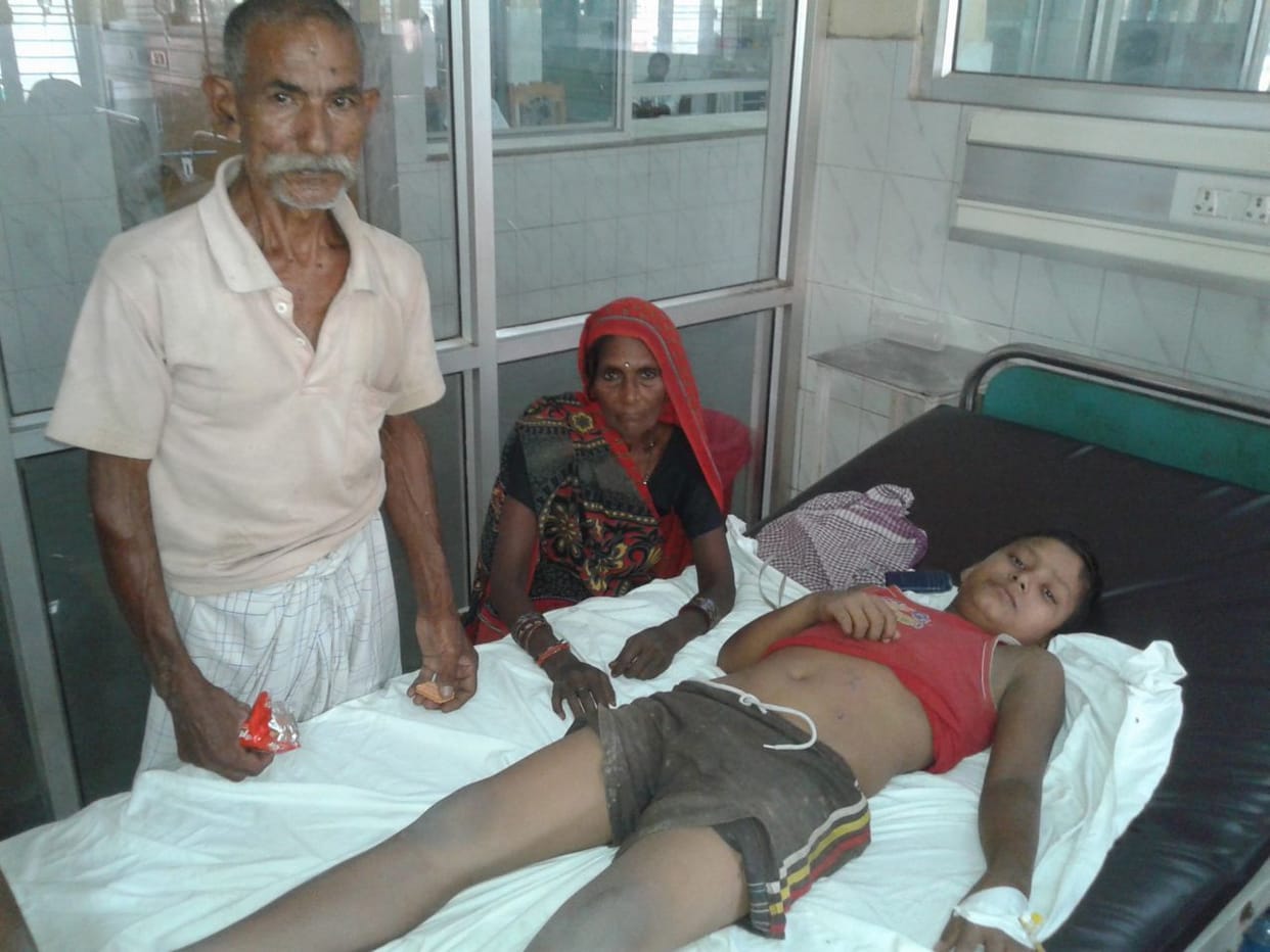 Teen hit by the current in the pole landed, serious