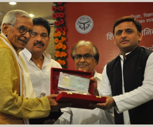 Chief minister akhilesh yadav honours  scientists and scholors.
