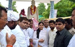 Women and women insulting Mayawati