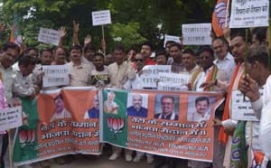 Maya and thundered against Nasimuddin BJP