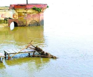 The water level of the river reached 97.900 meters