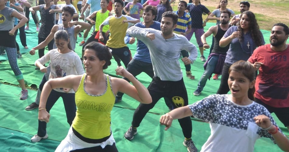 amazing photos of girls zumba dance in leisure valley chandigarh