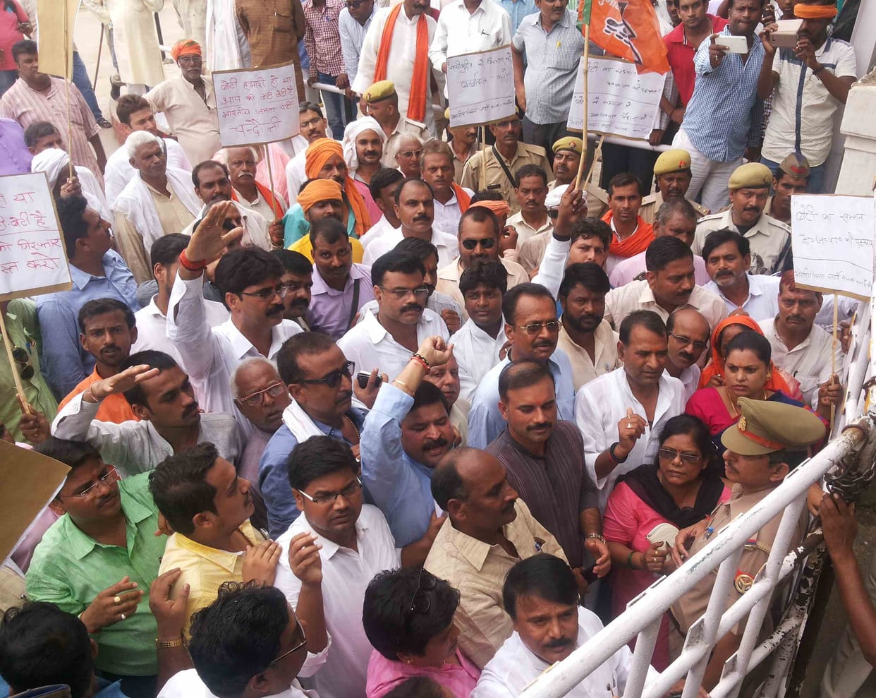 SP, BJP people who took to the street