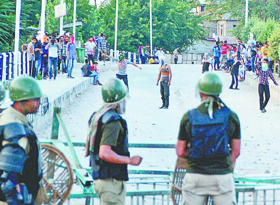 Violent protests in Srinagar on sunday