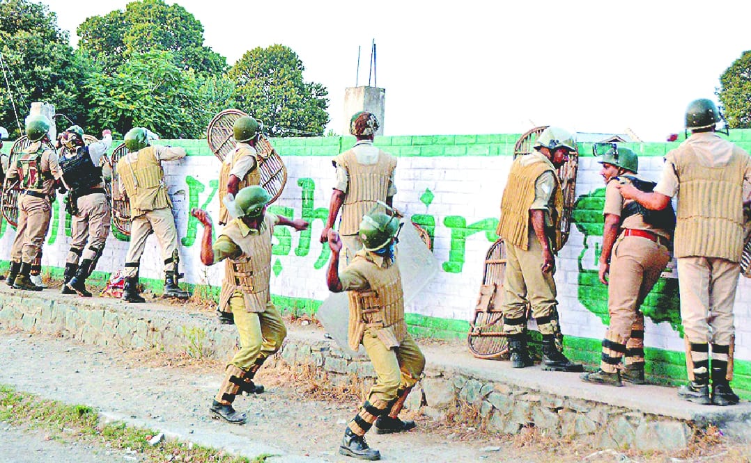 Violent protests in Srinagar on sunday