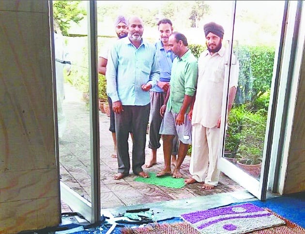 Khalapar strip leopard entered the gurdwara