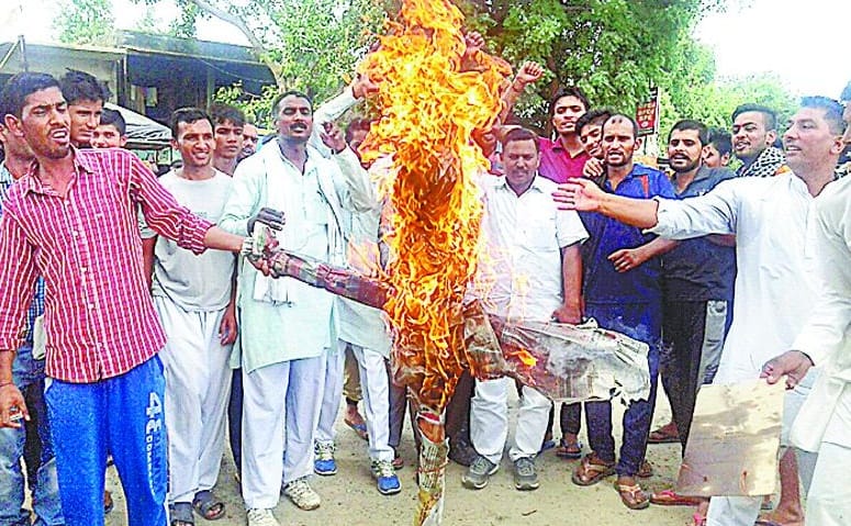 Mayawati's effigy burnt