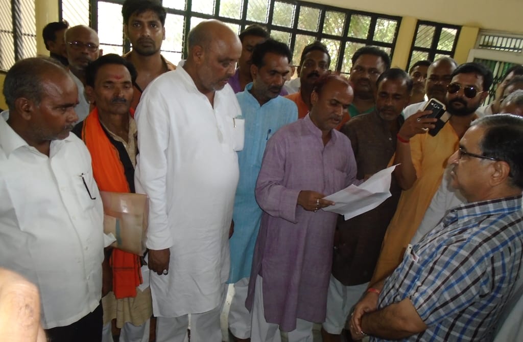 bjp leaders gave memorandum