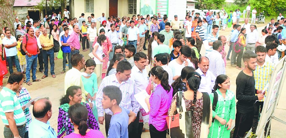 Thousand students appears in NEET in himachal.