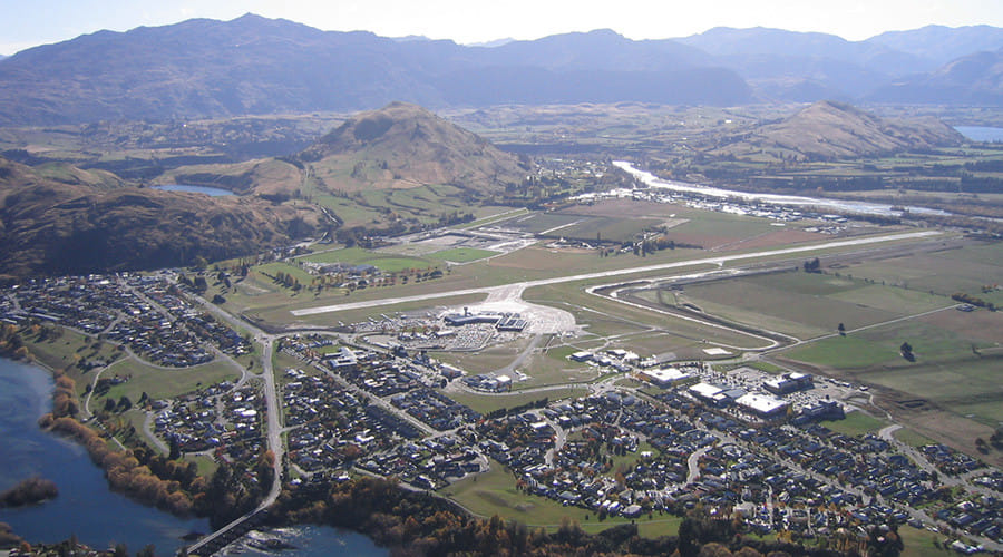 Queenstown Airport reopened after bomb note scare