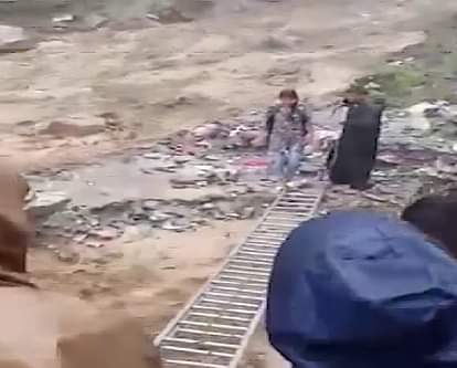 Peoples rescued by tehri police in uttrakhand