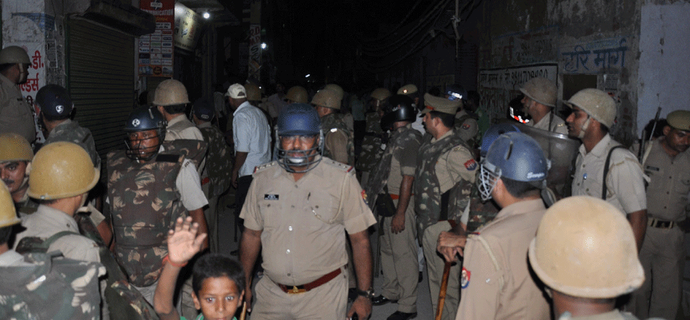 Threw stones at the police arrived to remove the occupation,