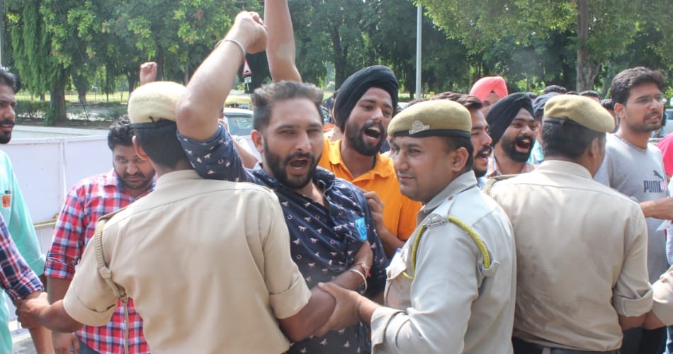 punjab universuty, punjab university senate meeting, student organization protest, chandigarh