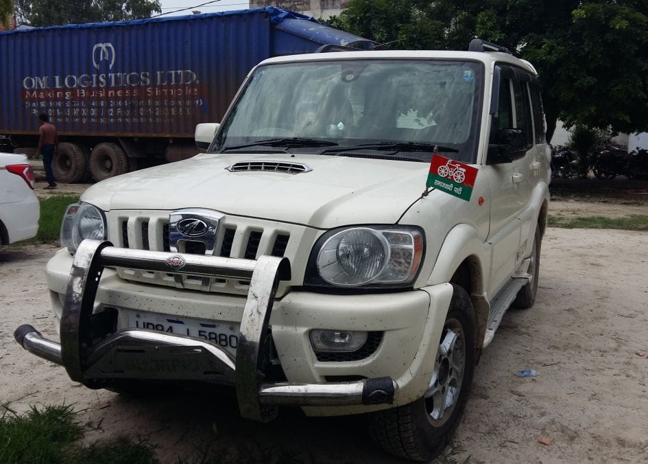 Alcohol smugglers firing on police