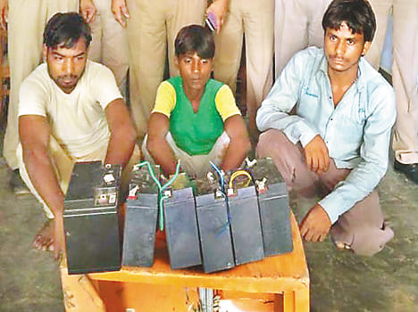 three thieves caught with battery