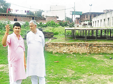Dikshit and Raj Babbar today in Kannauj