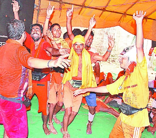 kanwad yatra : bhakti mein shakti