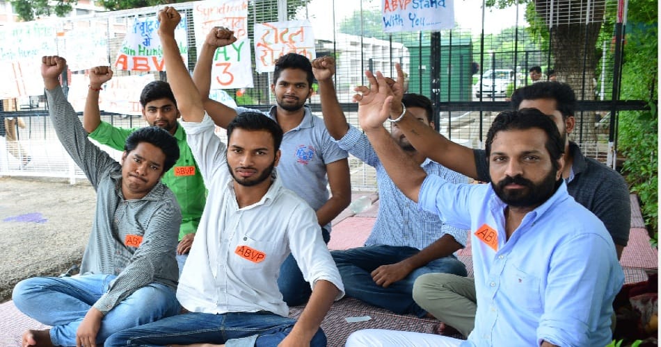 abvp protest at vc office in punjab university chandigarh
