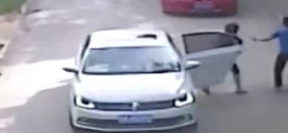 lion took woman in his jaw, the other women also lost life