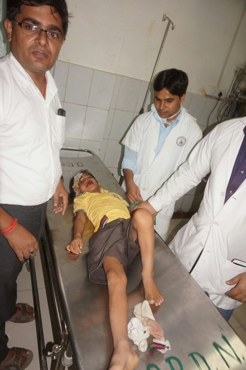Tata Magic-train collision, 9 schoolchildren died, several injured