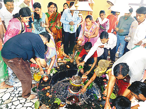 The cheers of Lord Shiva Gunje pagoda