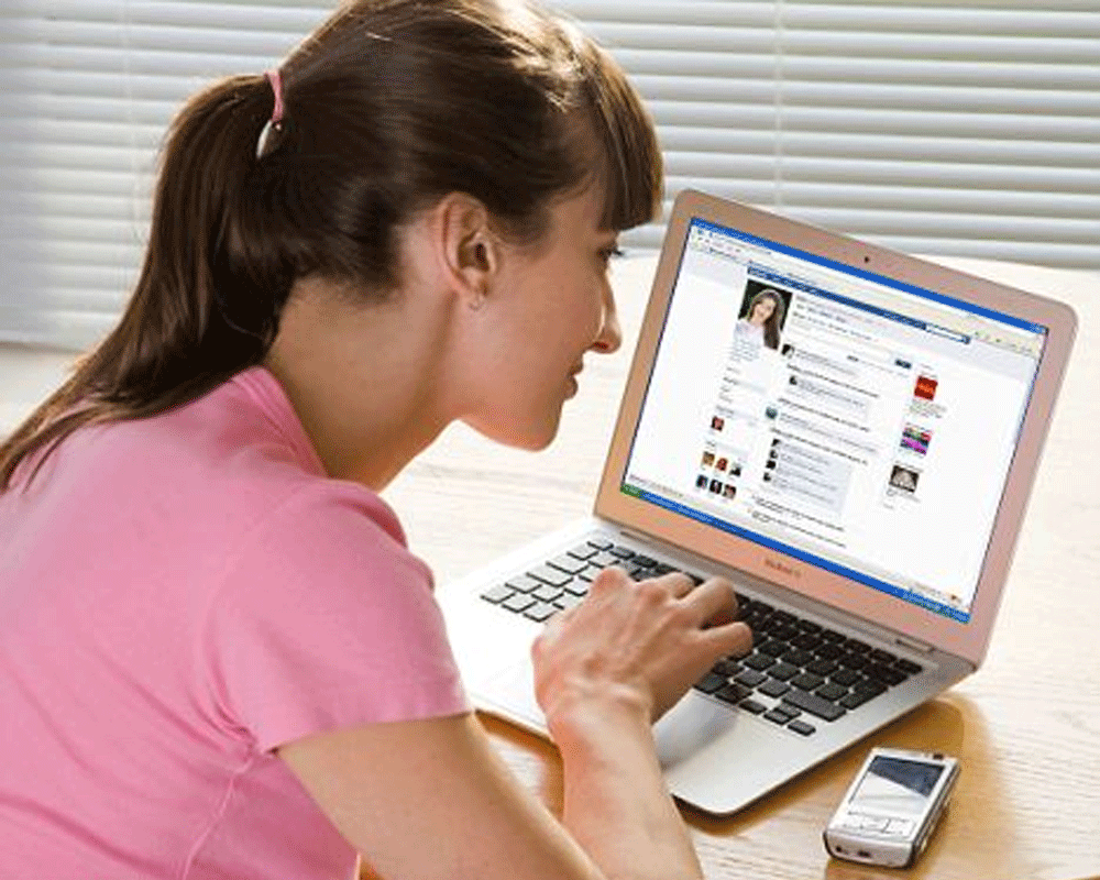 Facebook Friend pornographic photographs given to viral threats , demands 10 million