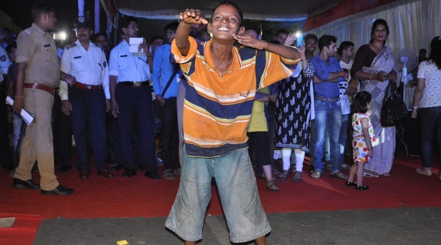 lucknow dm rajshekhar helps poor boy sonu