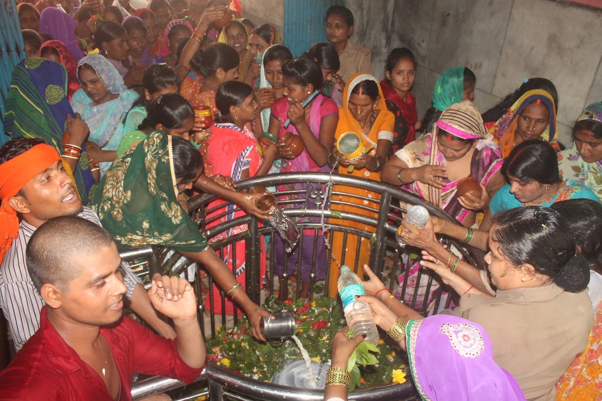  Faithful descended to Jalabhishek