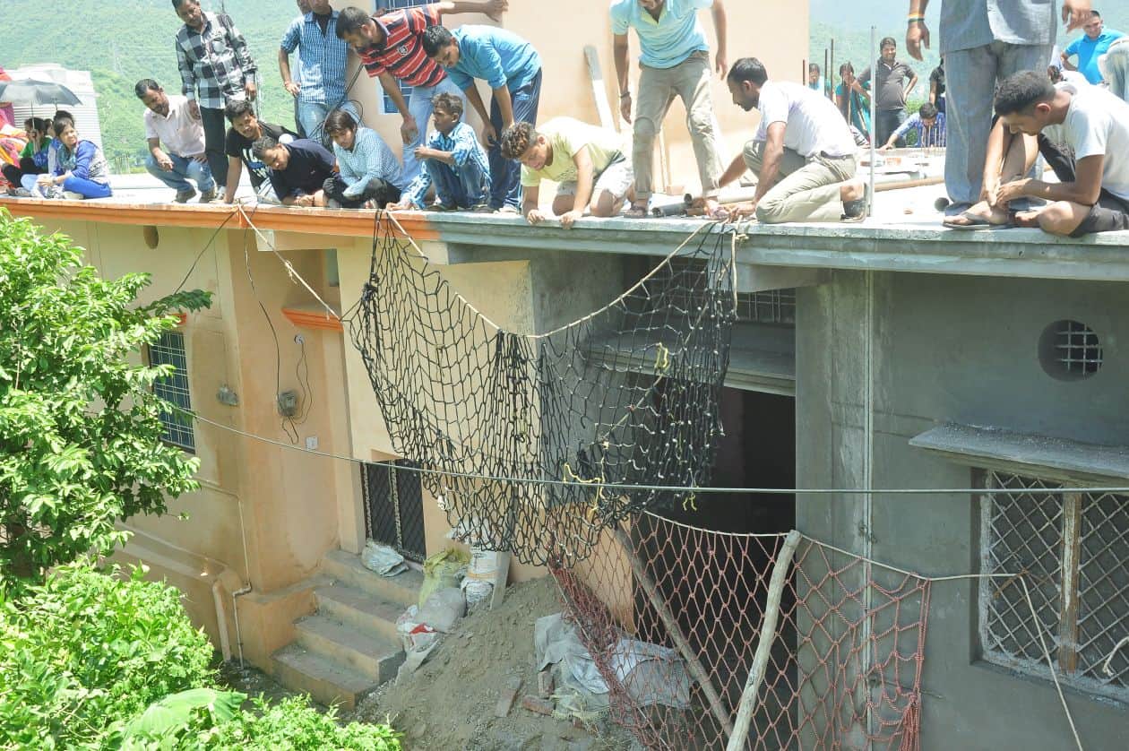 leopard caught by villagers and forest team.
