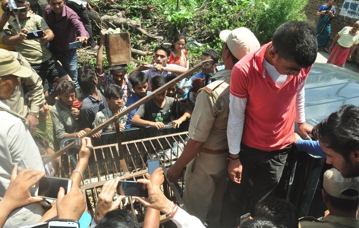 leopard caught by villagers and forest team.