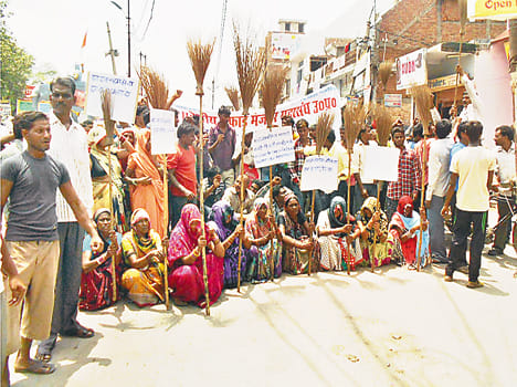Contract Cleaners protest by employees