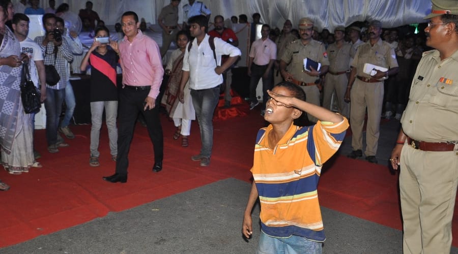 lucknow dm rajshekhar helps poor boy sonu