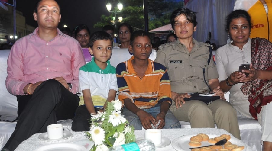 lucknow dm rajshekhar helps poor boy sonu