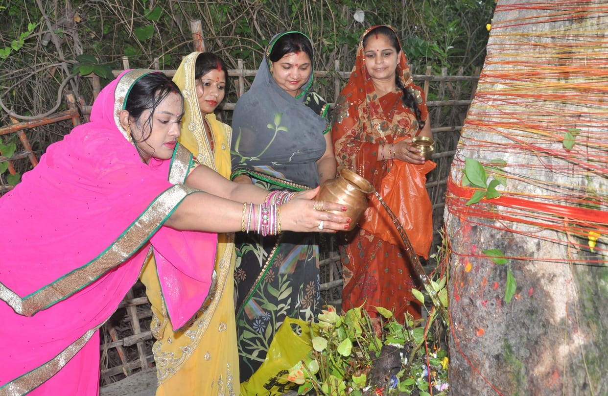devotees reach tample on first monday of saawan