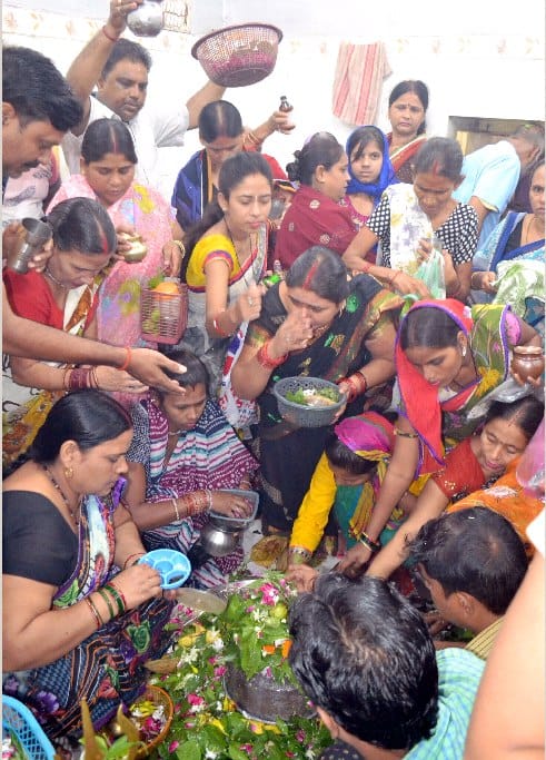 Shellfish, hour, alligators and Har har Mahadev Gunje Jaykare