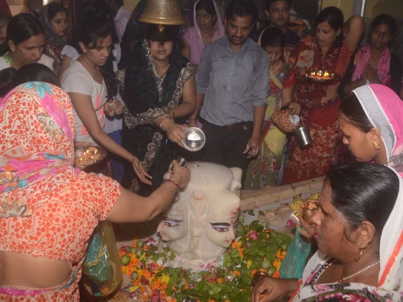 शिवभक्तों के जयकारे से गूंजे शिवालय