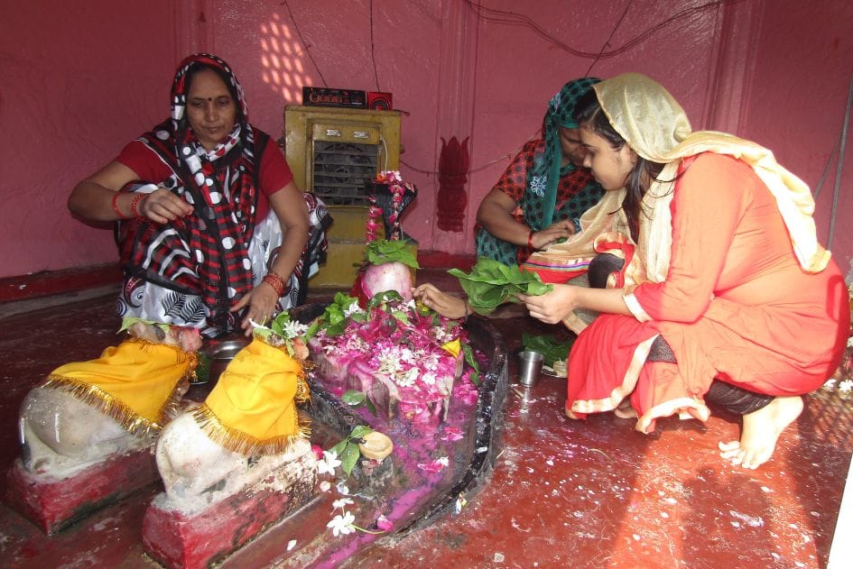 Shiva temples Gunje bomb-bomb innocent tone