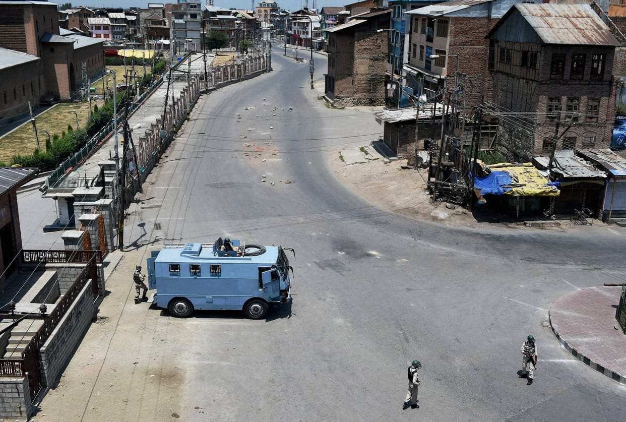 Curfew in Jammu & Kashmir continues for 17th consecutive day