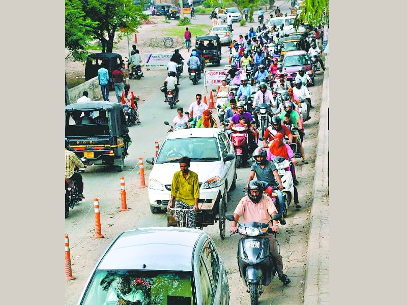 Jewelry Palwal 30 km jam, people suffering