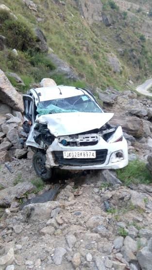 Car fell 100 feet into a deep gorge, two dead