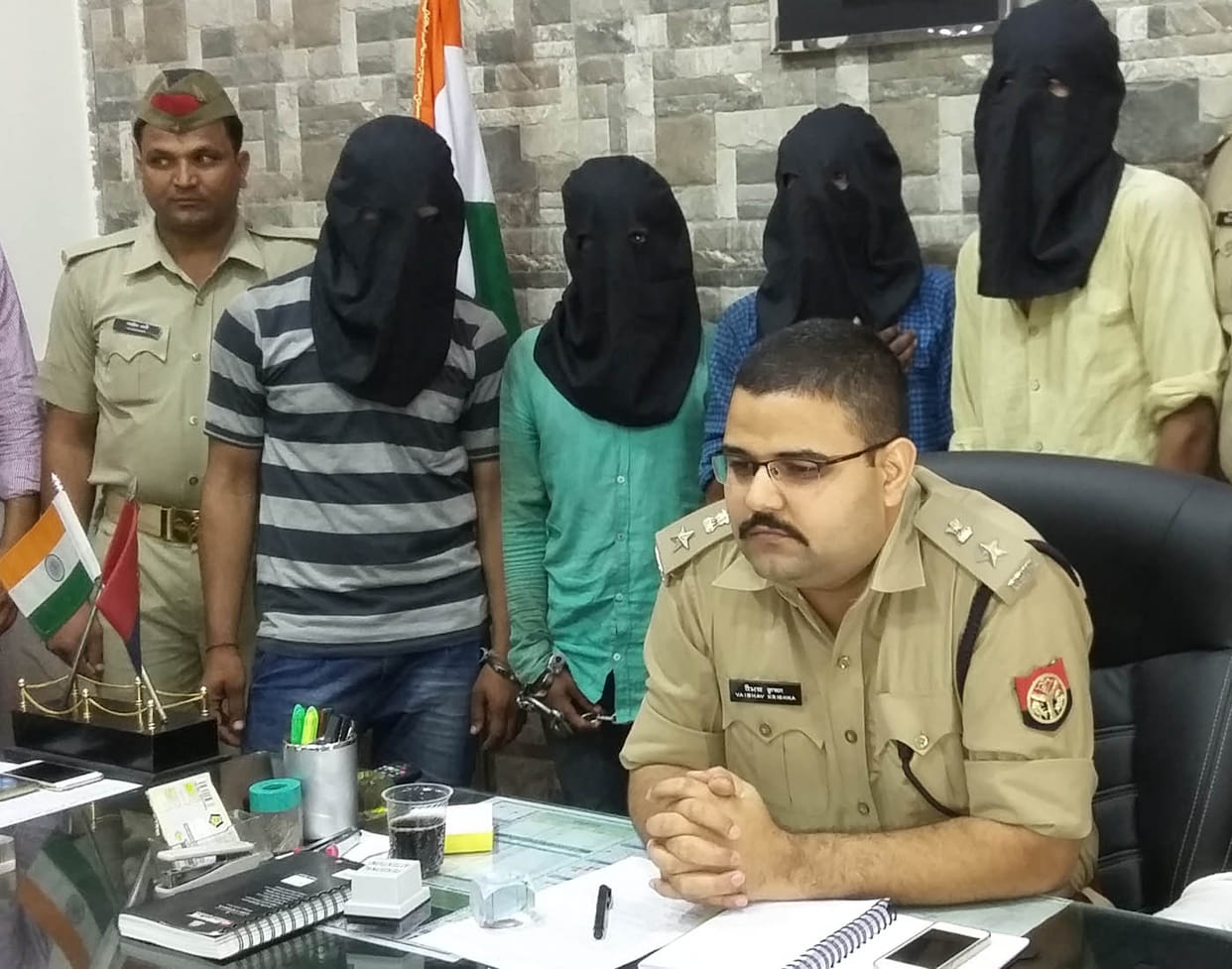 police arrested three theifs from allahabad in theft