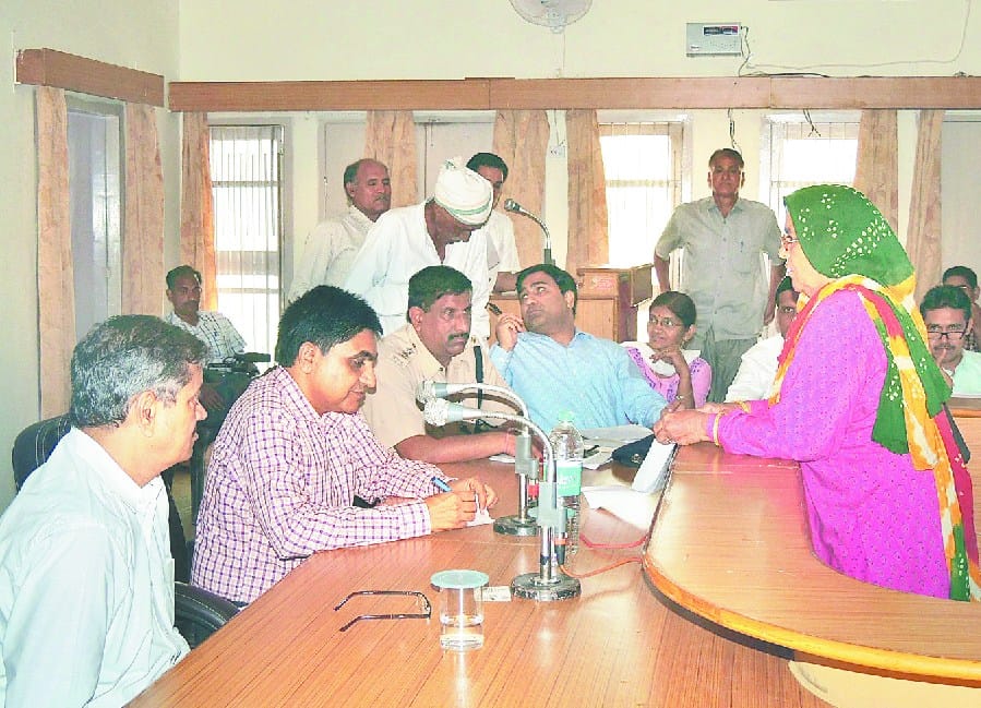 Narnaul news, In narnaul, officer, shotout problam of people
