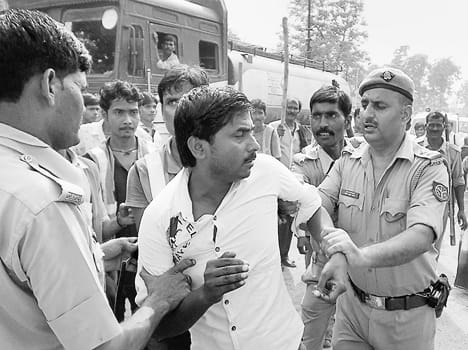 Encroachment removed, detained dozens of handcart