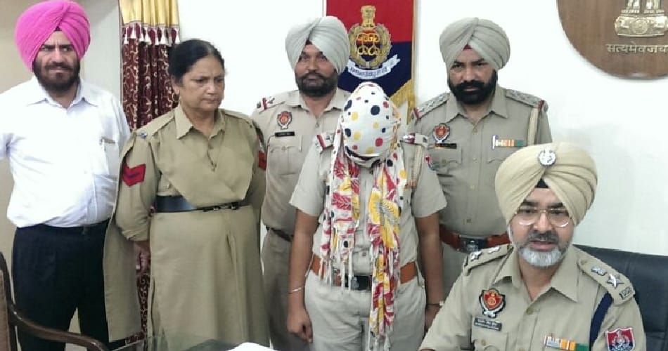 Woman turns fake Police Woman to Get Married to Her Boyfriend. Arrested