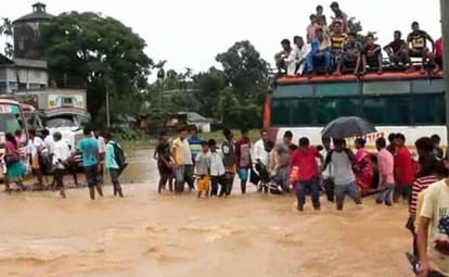 four people dead in west bengal by flood in twenty four hours