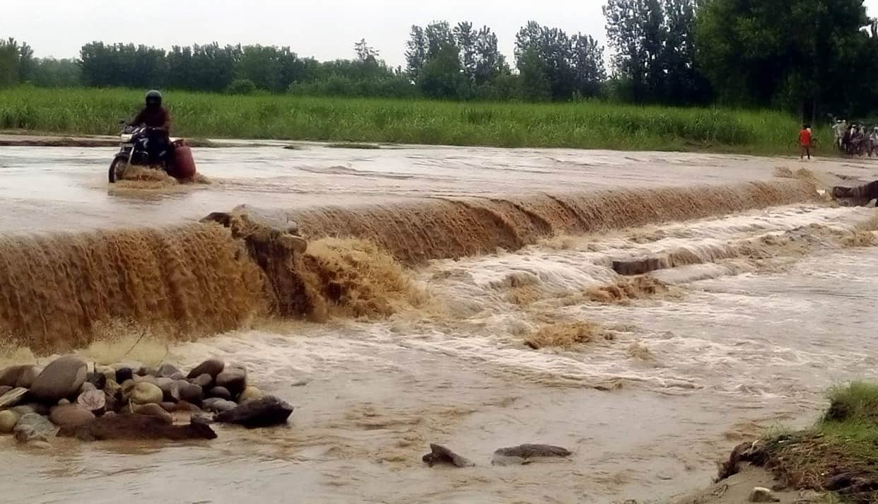 heavy rain in haridwar, condition like flood.