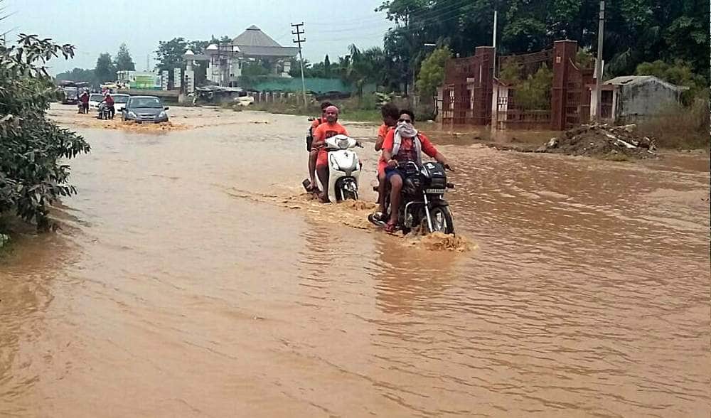 heavy rain in haridwar, condition like flood.