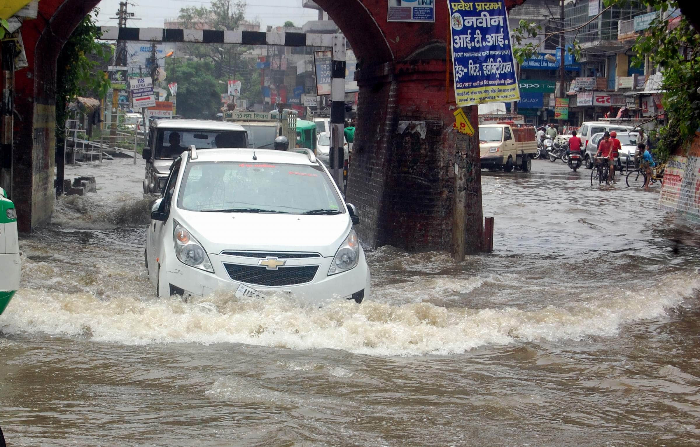 heavy rain in haridwar, condition like flood.